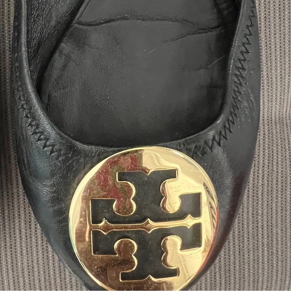 Tory Burch Reva Black Leather Ballerina Flats Gold Medallion Women's Size 7.5M - Picture 8 of 11